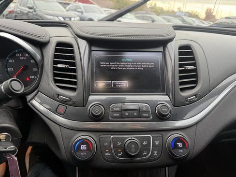 Used 2017 Chevrolet Impala LT w/ Convenience Package image 23