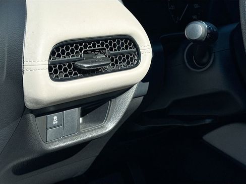 Used 2024 Honda HR-V LX image 11