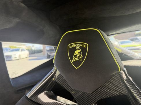 Used 2024 Lamborghini Huracan Tecnica image 16