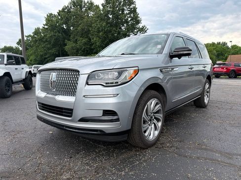 Used 2022 Lincoln Navigator Reserve AWD/4WD image 2