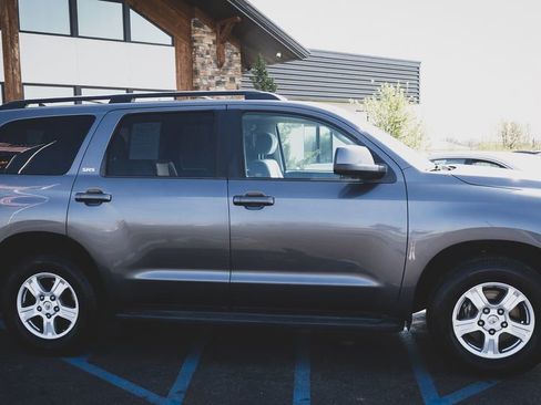 Used 2017 Toyota Sequoia SR5 AWD/4WD image 23