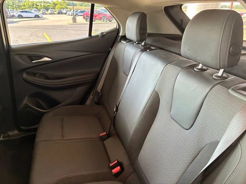 Used 2022 Buick Encore GX Preferred w/ Sport Touring Package FWD image 17