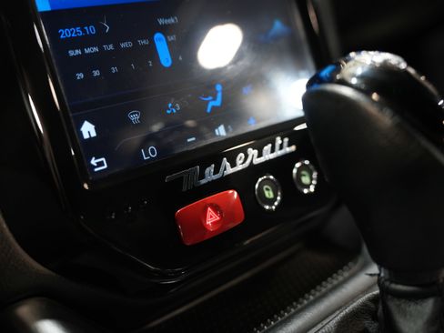 Used 2015 Maserati GranTurismo Sport image 43