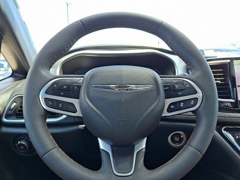 Certified 2024 Chrysler Pacifica Pinnacle FWD image 21