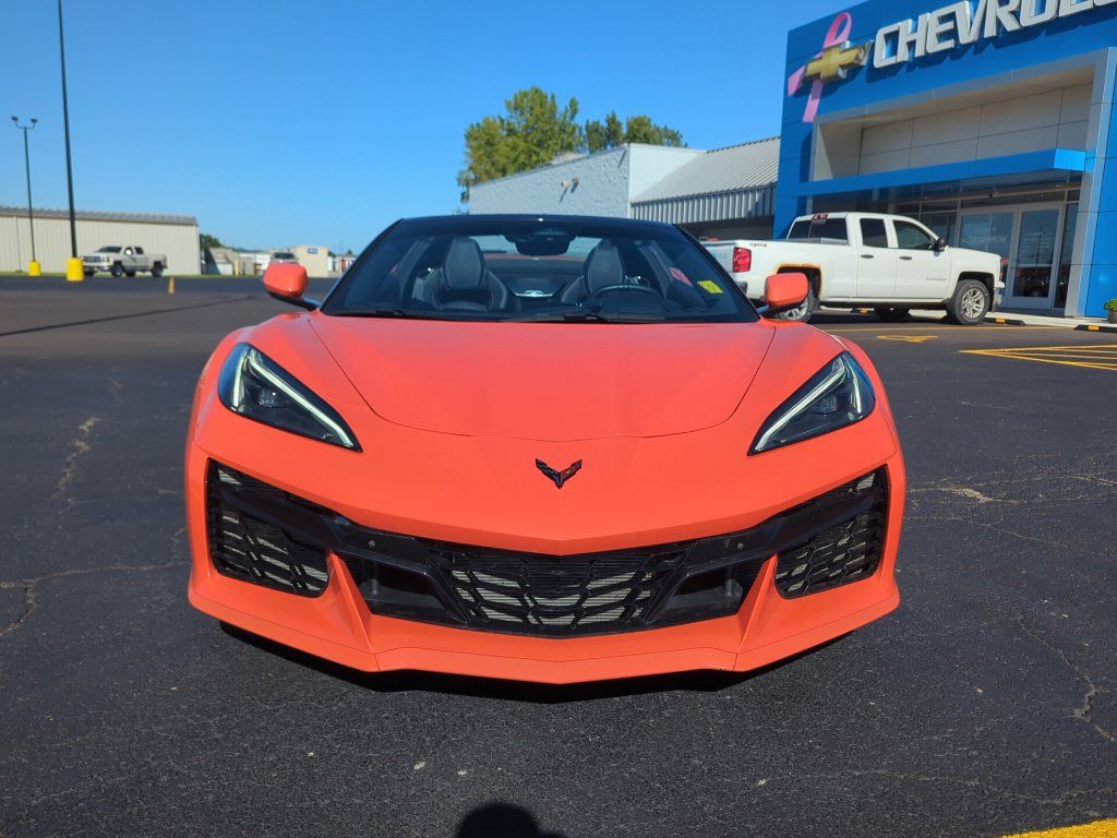Used 2025 Chevrolet Corvette Z06 RWD image 2