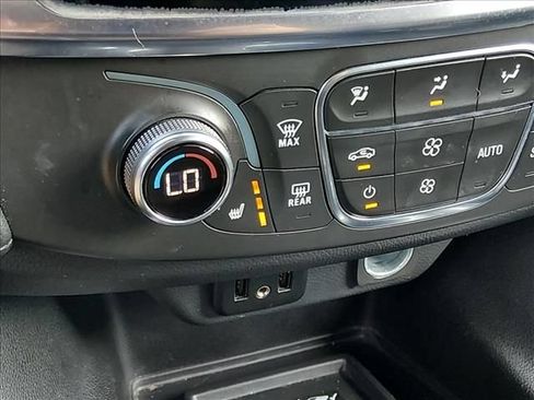 Used 2023 Chevrolet Traverse LT FWD image 21