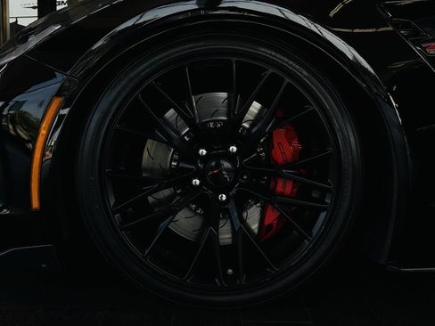 Used 2016 Chevrolet Corvette Z06 w/ 2LZ Preferred Equipment Group RWD image 24