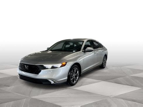 Used 2024 Honda Accord EX image 4