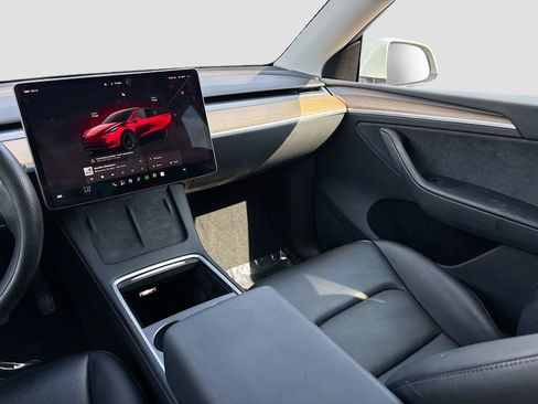 Used 2023 Tesla Model Y Long Range AWD/4WD image 23