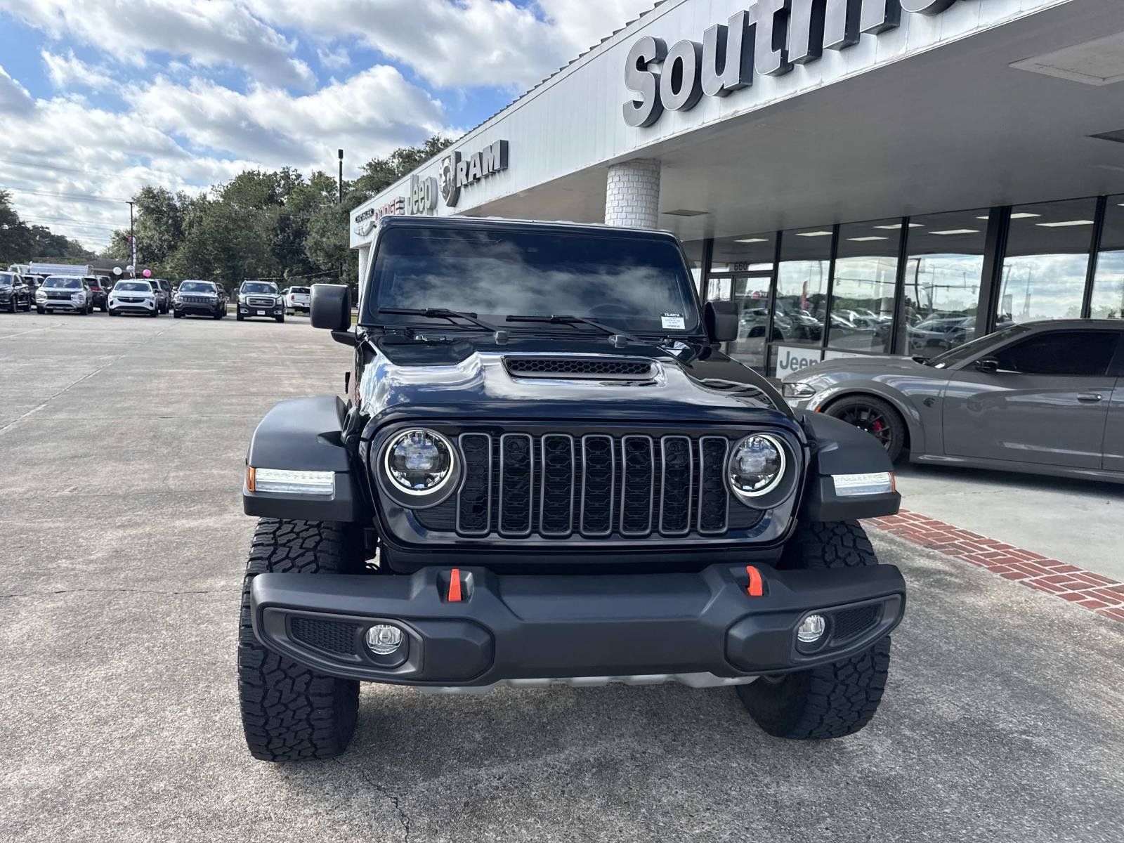 Used 2024 Jeep Gladiator Mojave w/ Convenience Group AWD/4WD image 2