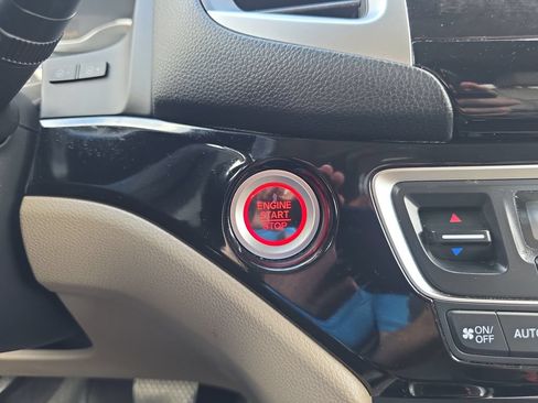 Used 2017 Honda Pilot Elite image 23
