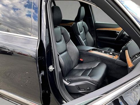 Certified 2023 Volvo XC90 B6 Plus image 29