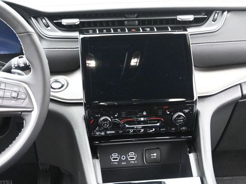 New 2025 Jeep Grand Cherokee L Limited image 27