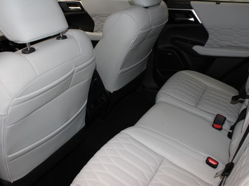 New 2025 Mitsubishi Outlander SEL image 13