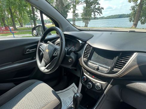 Used 2020 Chevrolet Trax LS FWD image 19