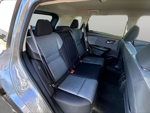 Used 2023 Nissan Rogue SV image 25