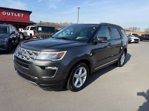 Used 2018 Ford Explorer XLT w/ Equipment Group 202A image 2