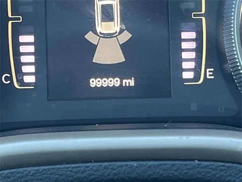 Used 2017 Jeep Cherokee Latitude w/ Safety/Convenience Group image 37