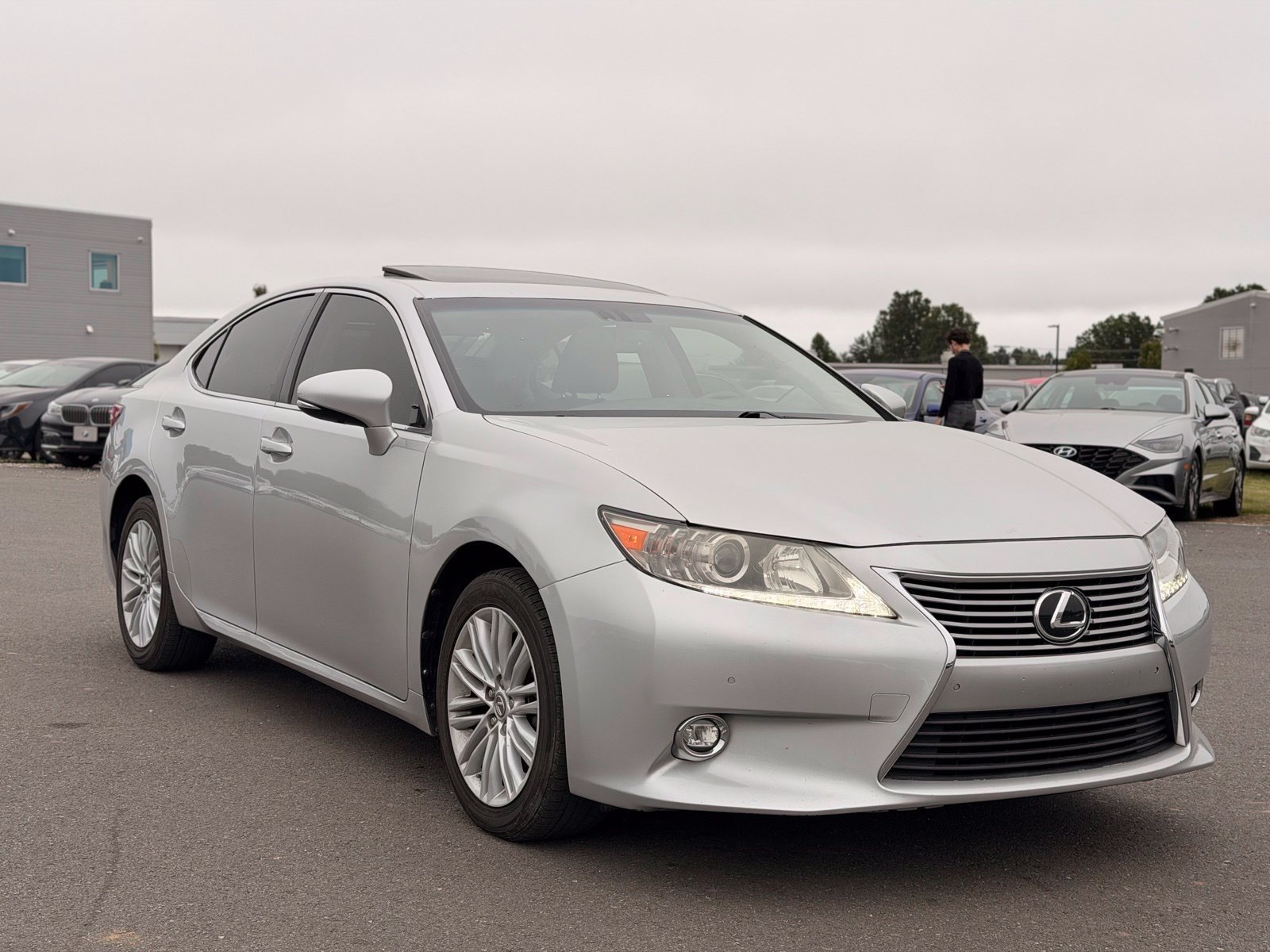 Used 2014 Lexus ES 350 w/ Luxury Package FWD image 7