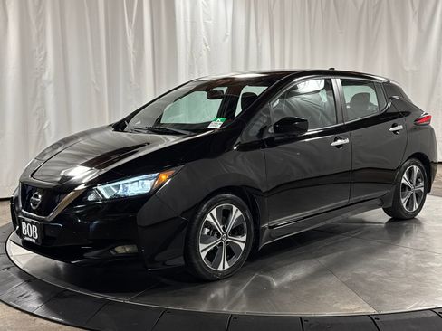 Used 2020 Nissan Leaf SV w/ SV Technology Package FWD image 2
