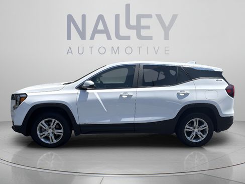 Used 2024 GMC Terrain SLE FWD image 2