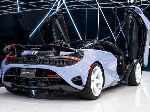 Used 2024 McLaren 750S Spider RWD image 17