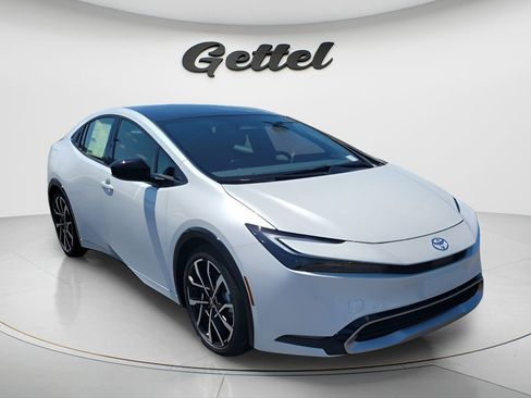 New 2026 Toyota Prius Plug-In Hybrid FWD image 2
