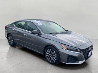 Used 2025 Nissan Altima 2.5 SV video 1