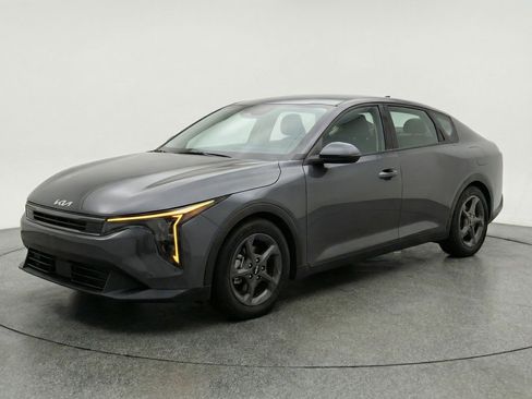 Used 2025 Kia K4 LXS image 3