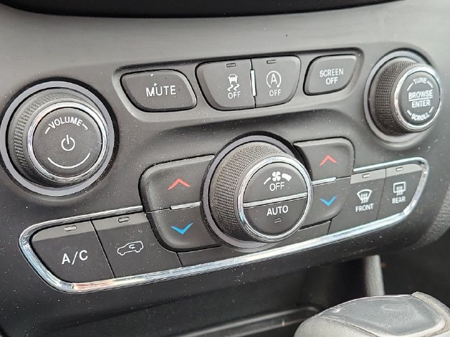 Used 2019 Jeep Cherokee Trailhawk AWD/4WD image 13