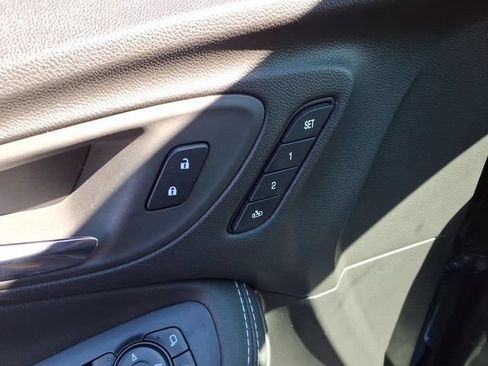 Used 2024 Buick Encore GX Avenir w/ Avenir Technology Package FWD image 8