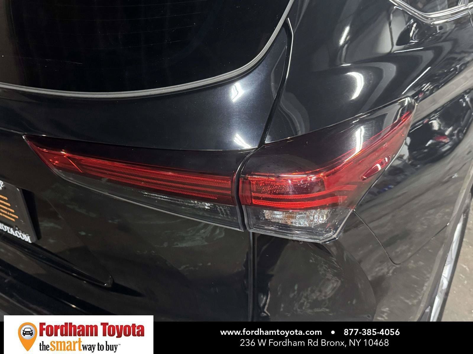 Used 2023 Toyota Highlander LE AWD/4WD image 10