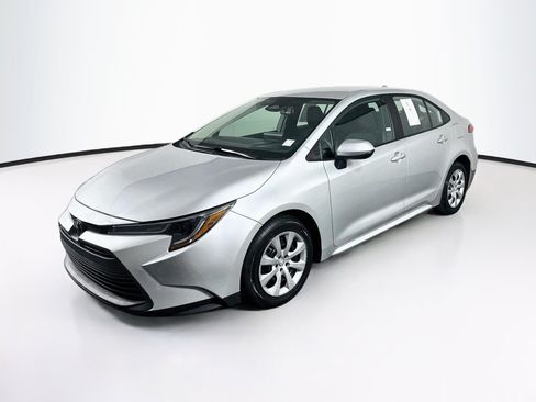 Used 2024 Toyota Corolla LE FWD image 3