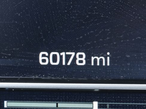 Used 2024 Chevrolet Suburban LT image 29