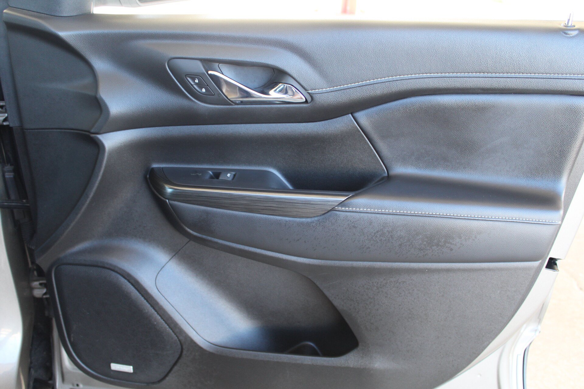 Used 2023 GMC Acadia SLT FWD image 16