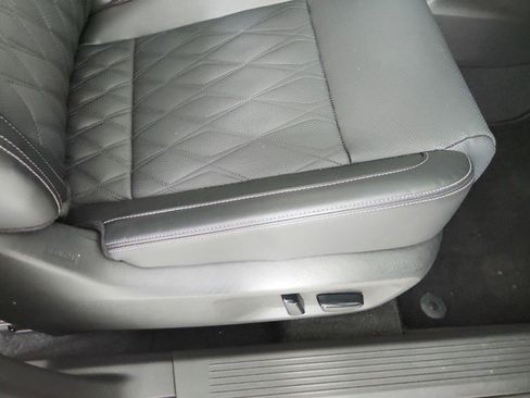 Used 2025 Nissan Rogue Platinum FWD image 29