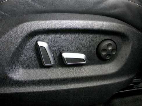 Used 2015 Audi SQ5 Prestige w/ Prestige Package image 43