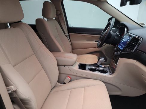 Used 2022 Jeep Grand Cherokee Laredo E image 21