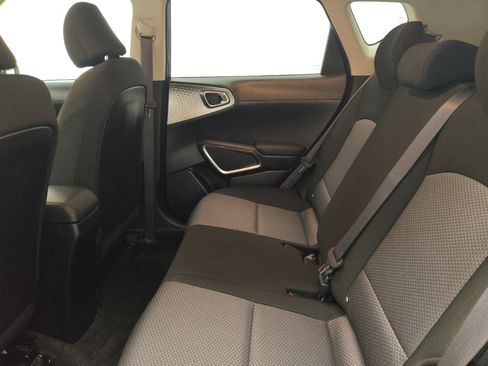 Used 2023 Kia Soul LX w/ LX Technology Package image 18