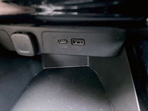 Used 2025 Chevrolet Trax LT FWD image 30