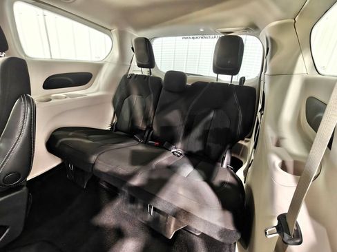 Used 2023 Chrysler Voyager LX FWD image 25