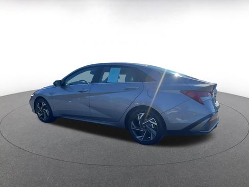 Used 2025 Hyundai Elantra Limited image 10