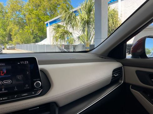 Used 2025 Nissan Rogue SV image 36