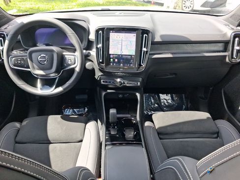 Used 2023 Volvo XC40 Recharge Ultimate w/ Protection Package Premier AWD/4WD image 9