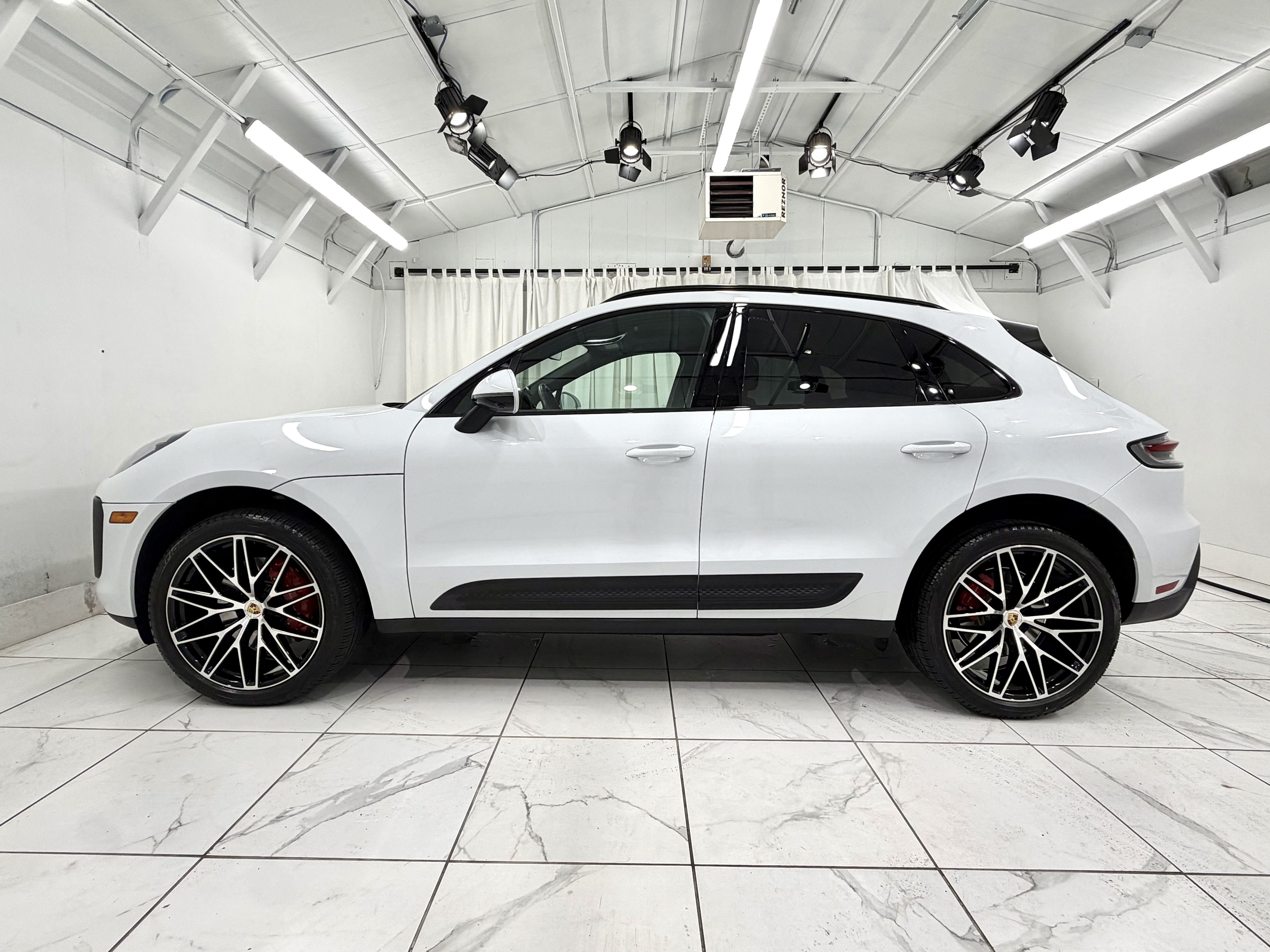 Certified 2024 Porsche Macan S AWD/4WD image 2