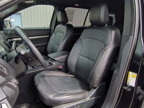 Used 2018 Ford Explorer XLT w/ Equipment Group 202A image 12