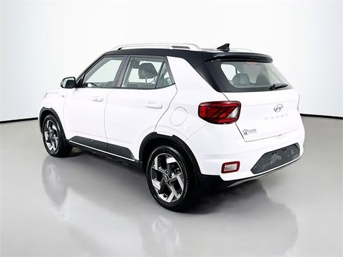 Used 2022 Hyundai Venue Limited image 4