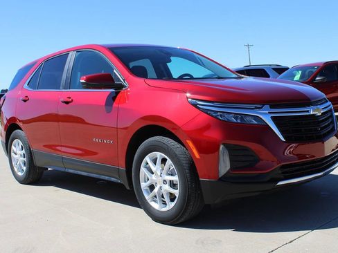 Used 2024 Chevrolet Equinox LT image 3