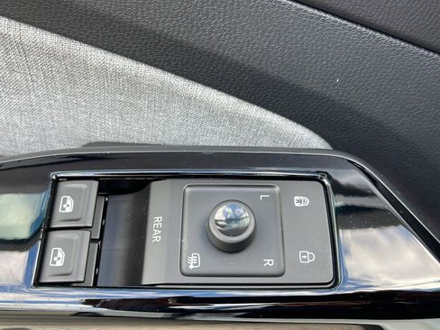 Used 2023 Volkswagen ID.4 Pro AWD/4WD image 21