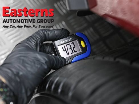 Used 2023 Mercedes-Benz GLE 450 4MATIC w/ AMG Line Exterior image 29